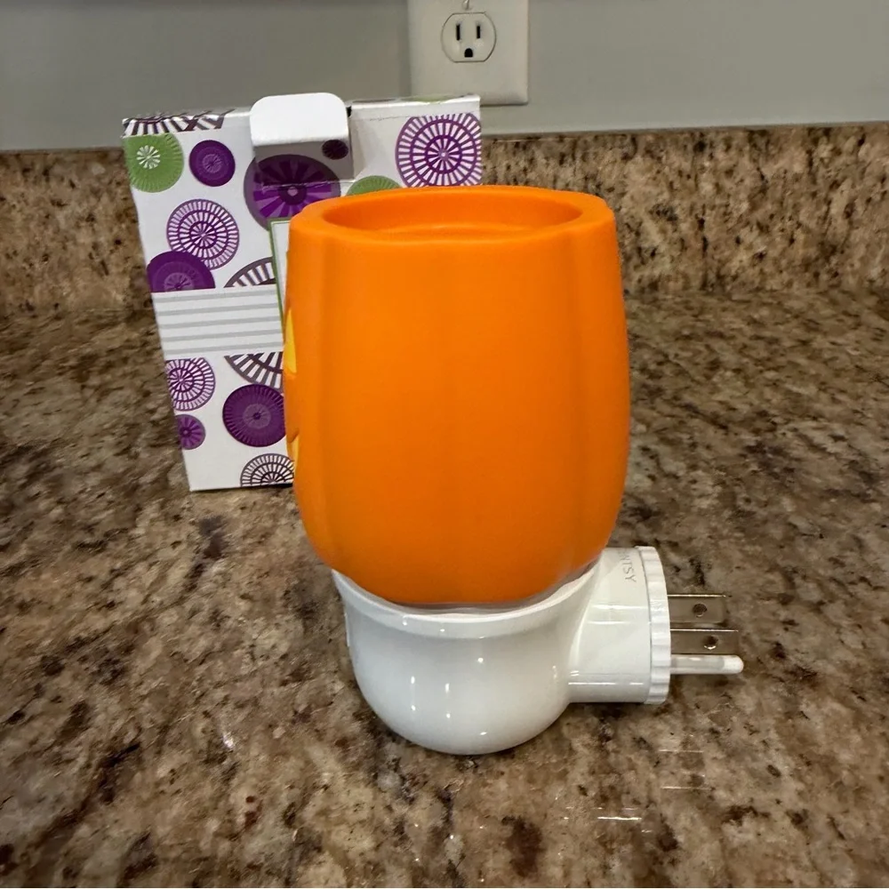 New Scentsy Jack-O-Lantern Wall Fan Diffuser Pod System Night Light Halloween